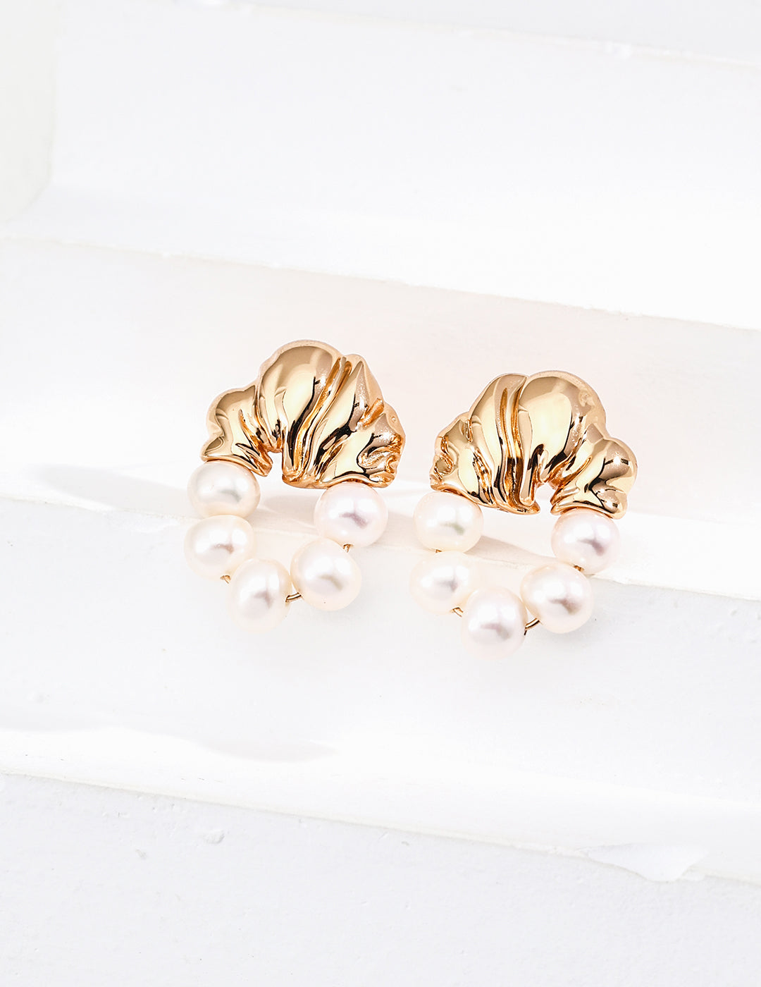 Elegant S925 Sterling Silver Vintage Pearl Earrings with Golden Shell Charm – Classic & Modern Dangle Jewelry for Women