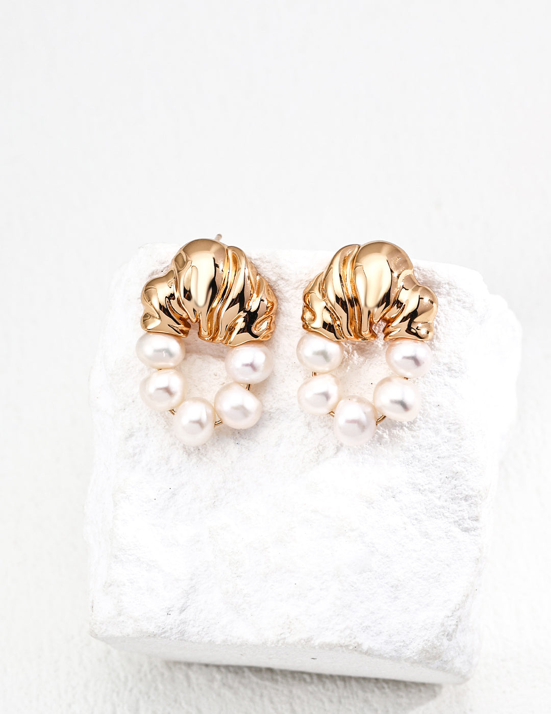 Elegant S925 Sterling Silver Vintage Pearl Earrings with Golden Shell Charm – Classic & Modern Dangle Jewelry for Women