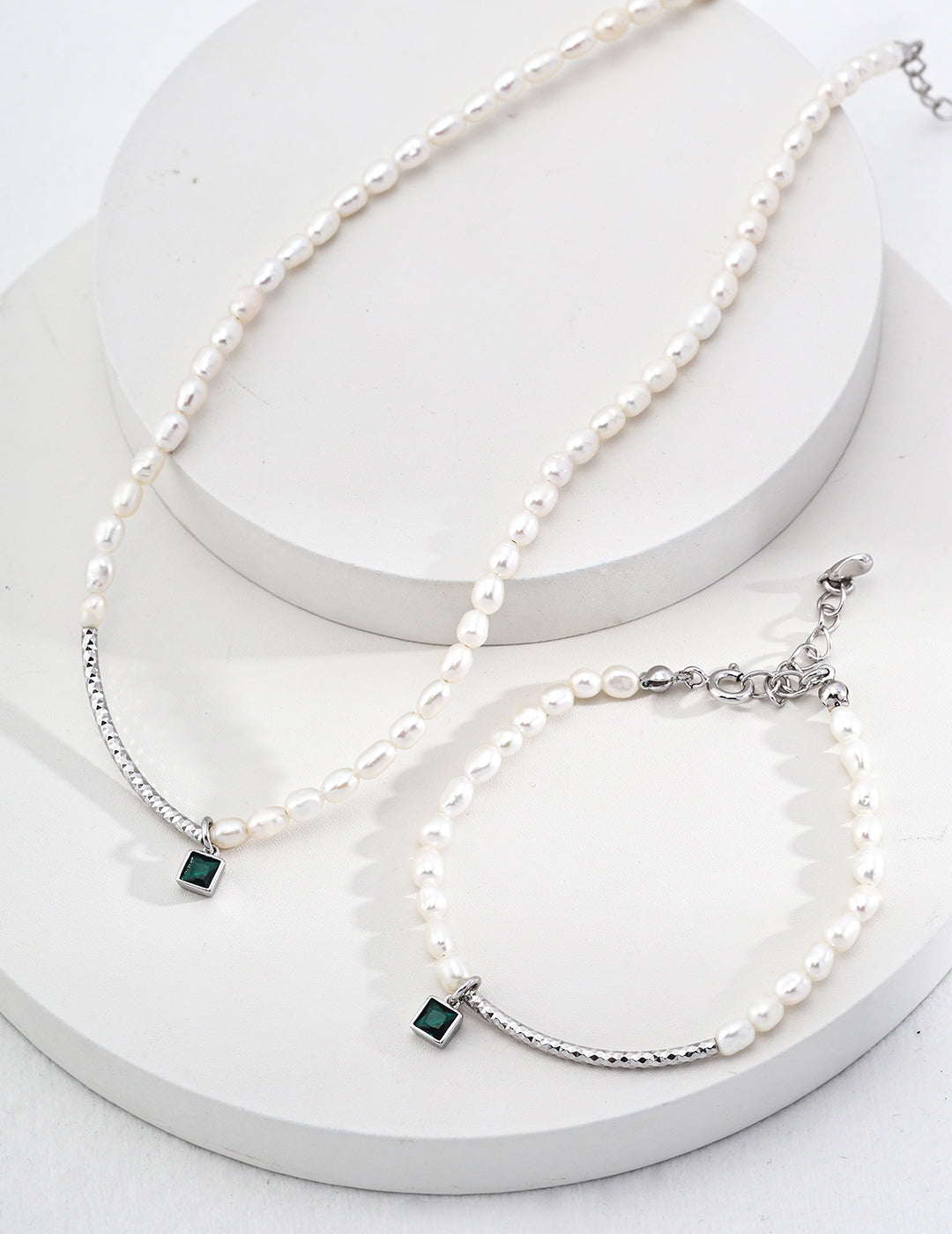 Vintage S925 Sterling Silver Pearl Bracelet - Adjustable Chain with Gold-Tone Links & Emerald-Cut Zircon Charm